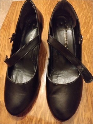 Stefania leather pumps like new, very comfortable, size 39, black