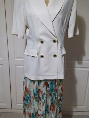 Perla fashion double-breasted blazer with short sleeves, like new, ice color
