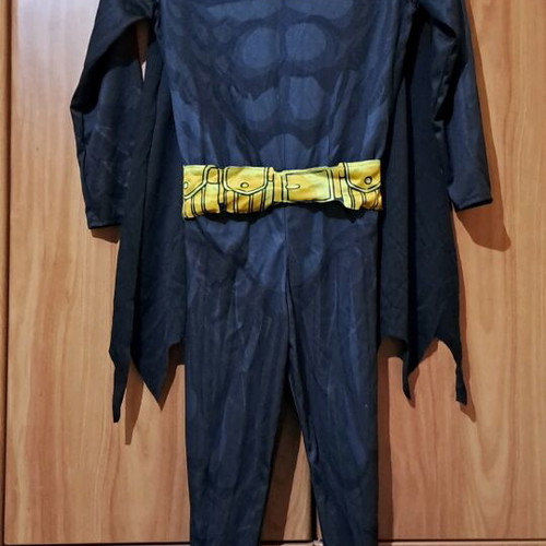 Batman children's costume like new with cape, mask, and belt
