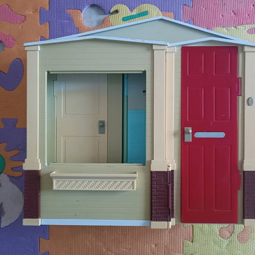 Vintage Mattel dollhouse 2005 like new