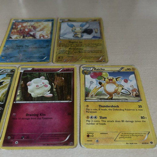 Pokémon collectible cards used, set of 5 with 2 holographic