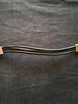 Βραχιόλι δερμάτινο με μεταλλικό κούμπωμα μεταχειρισμένο, μαύρο και ασημί