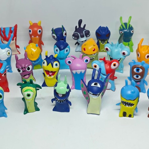 Slugterra figures set like new, collection of 24 pieces