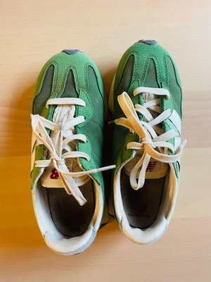 New Balance 327 παιδικά sneakers σε πράσινο, EU 35,5