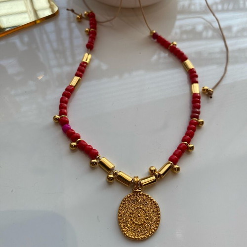 Necklace with red beads and gold elements new