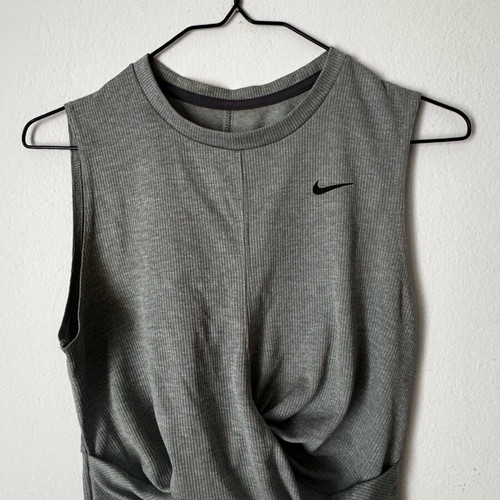 Nike crop top gray with Dri-FIT technology like new