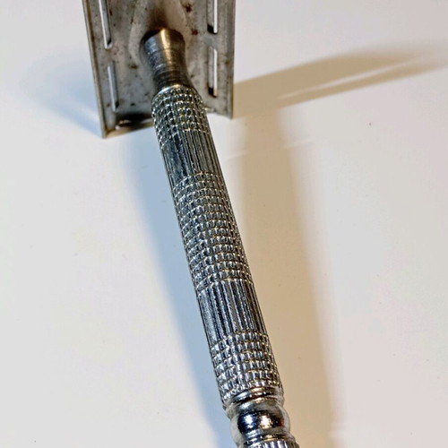 Shaving machines, brushes and razors used, set