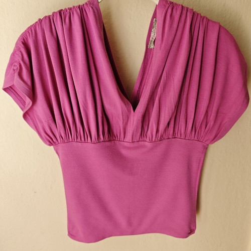 Figaro top like new, elastic with unique fuchsia-purple color