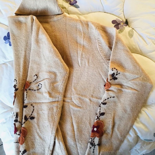 Pullover and skirt set Rene’ Dherhy wool angora floral pattern like new beige colorful