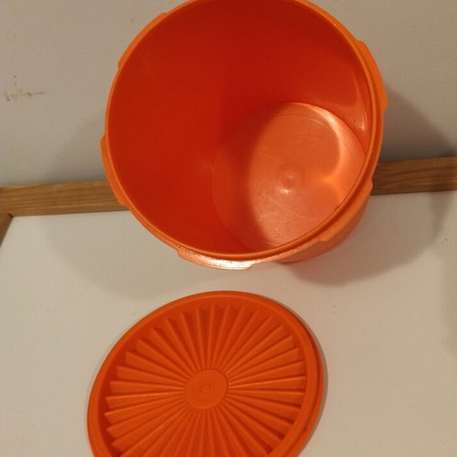 Tupperware canister vintage orange servalier maxi 809-7 used