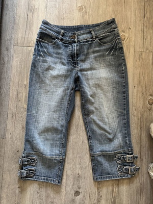 Y2K Denim Capri Jeans like new, EU 38, decorative buckles
