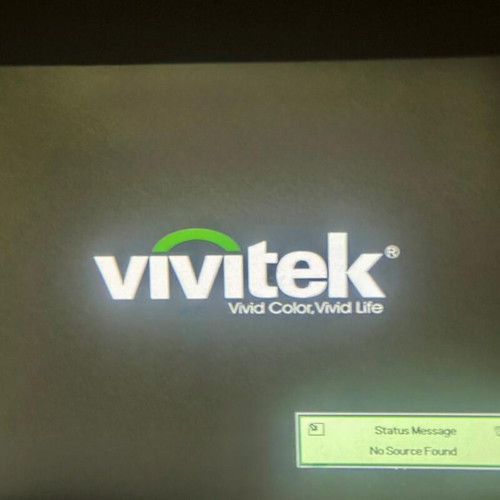 Vivitek D508 DLP projector like new, 2600 ANSI lumens