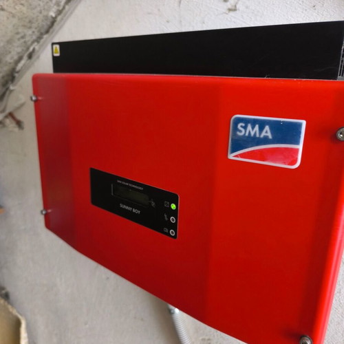 SMA Sunny Island 2422 and Sunny Boy 2100TL inverters like new with SRC-20 controller