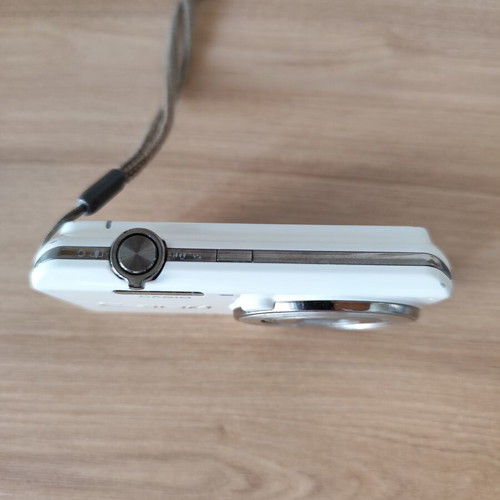 Casio Exilim EX-ZS25 digital camera used with 20.1MP and 6x optical zoom