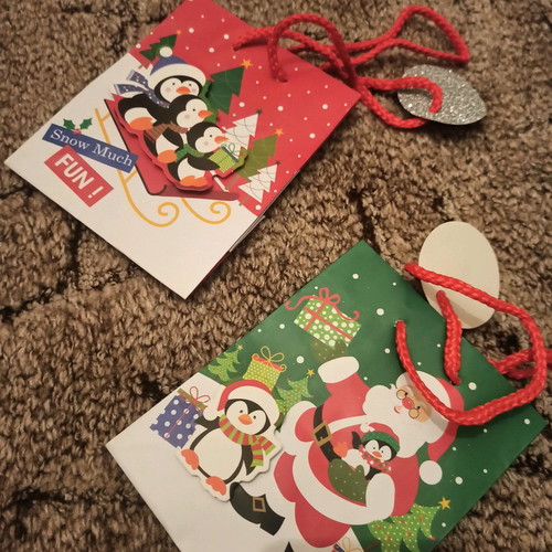 Christmas paper gift bags new, pack of 7+1
