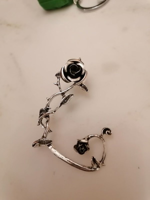 Gothic earring like new, covers entire ear