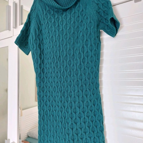 Knit dress used, green cypress color, short sleeves, one size