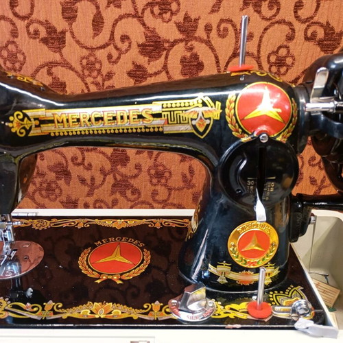 Ραπτομηχανή Mercedes σαν καινούργιο, κλασική vintage σε βαλιτσάκι