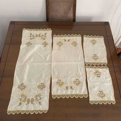 Handmade table runners unused, pack of 4 with gold thread and lace beige