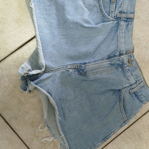 Pull & Bear high-waisted denim shorts like new, blue with pleats and frayed edges