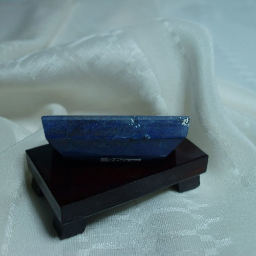 Desk decor mineral sapphire 200 ct new