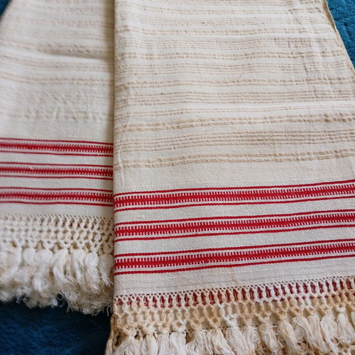 Woven tablecloth like new with hand-tied fringes