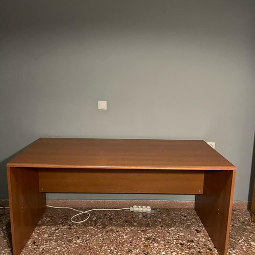 Desk like new 150 x 72.5 x 72 cm with disassembly option