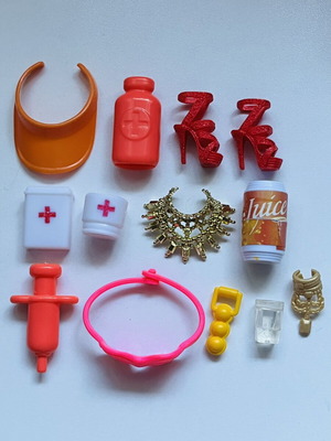 Doll accessories like new, colorful set