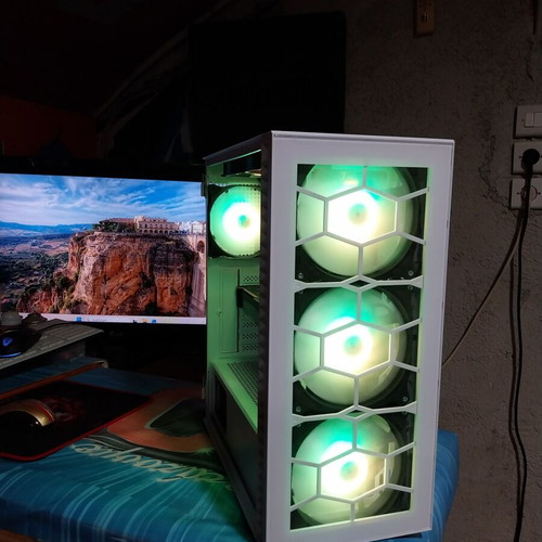 Gaming PC Ryzen 5 3600 AMD Radeon Pro VII like new