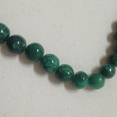 Vintage necklace with malachite semiprecious stones, like new
