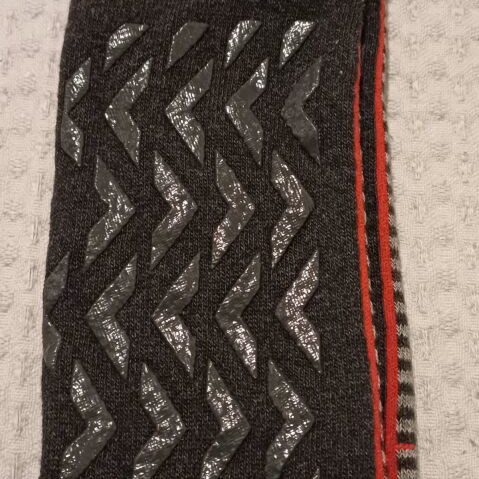 Ideafissa non-slip socks new, size 39-46, gray and red