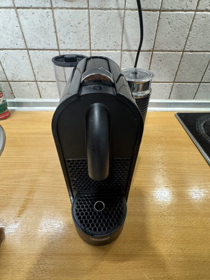 Nespresso Καφετιέρα U με Ενσωματωμένη Συσκευή Αφρόγαλο σαν καινούργιο