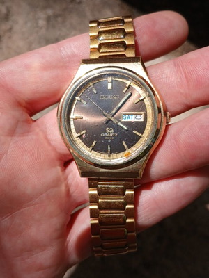 Seiko Quartz 3003 wristwatch used, gold color