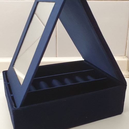 Velvet jewelry box with 925 silver and mirror