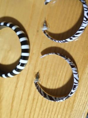 Jewelry set with earrings and bracelet new, black and white bone