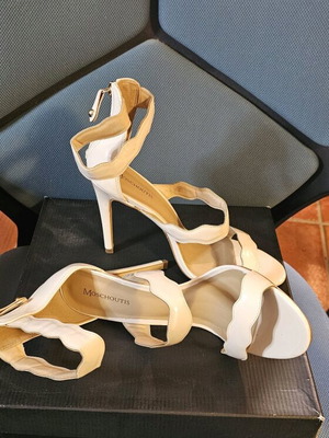 Moschoutis heels new, size 40, beige
