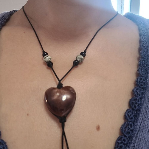 Women's necklace with brown and white heart-shaped stone, adjustable length