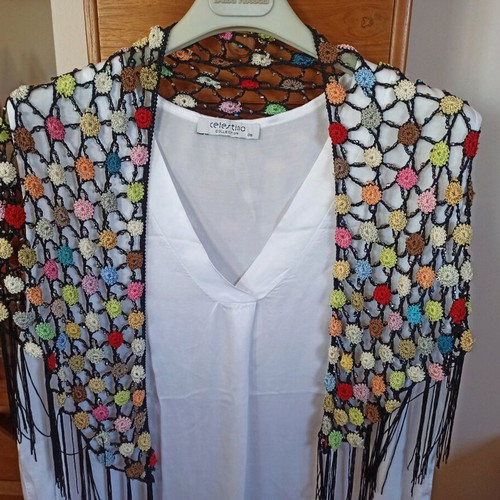 Scarf new, viscose and silk yarn with colorful motifs