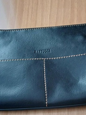 Bartuggi black wristlet bag like new