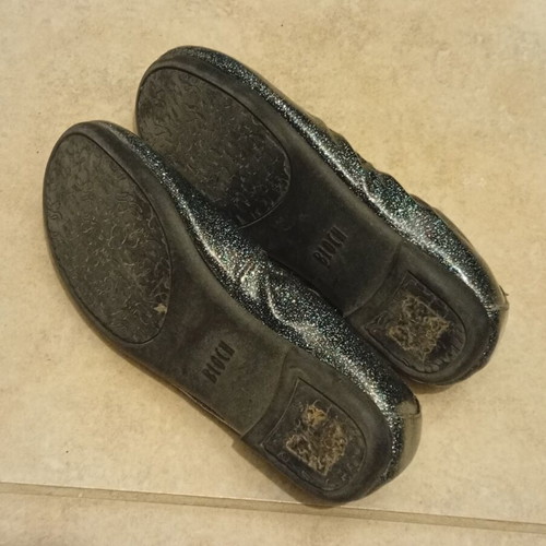 Children's sparkly ballerinas size 26, black glitter, used