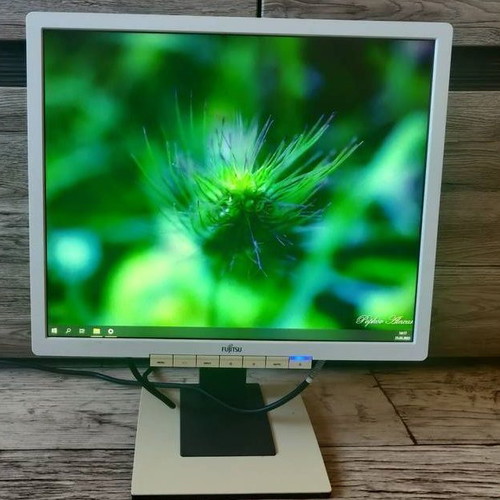 Fujitsu B19-6 Business Monitor 19 inch with speakers and adjustable stand