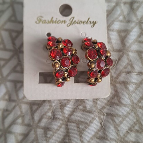 Earrings with red stones new, gift