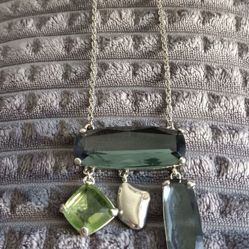 Benetton necklace like new, green