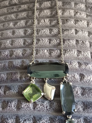 Benetton necklace like new, green