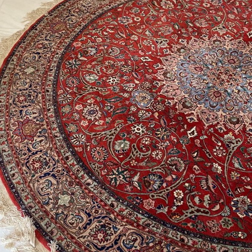 Handmade round rug used, 2.5 meter diameter