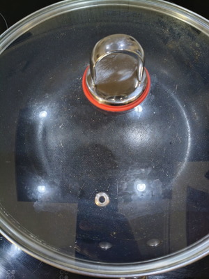 Deep baking pan with lid used, steam vent