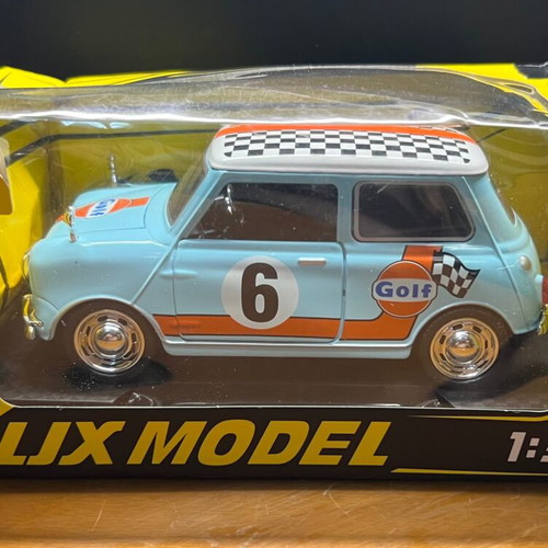 Mini Cooper 1:32 scale model like new