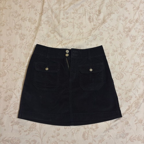 Black corduroy skirt like new with pockets, size S