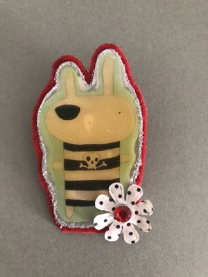Handmade pin like new with felt and resin