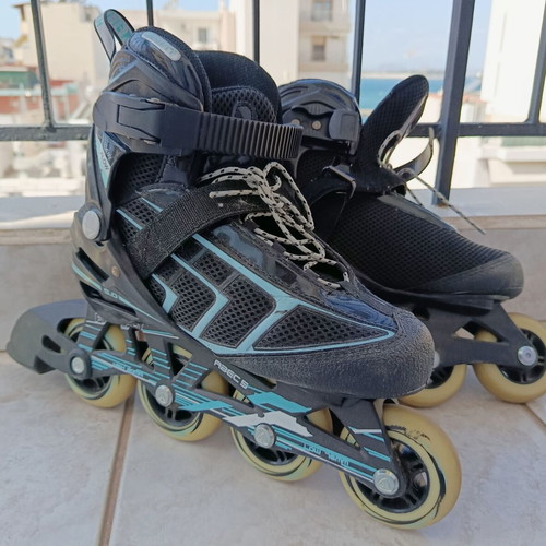 Firefly rollers size 39 like new, black with blue details